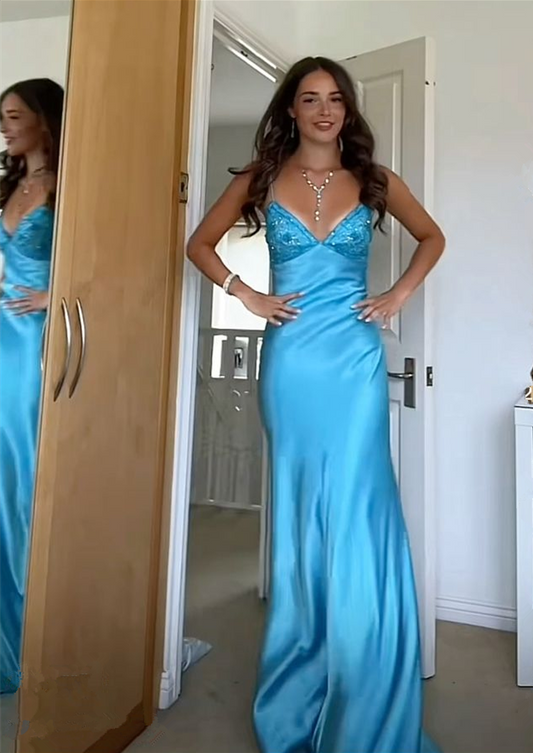 Elegantes langes Ballkleid mit V-Ausschnitt und Spaghettiträgern, cg25185