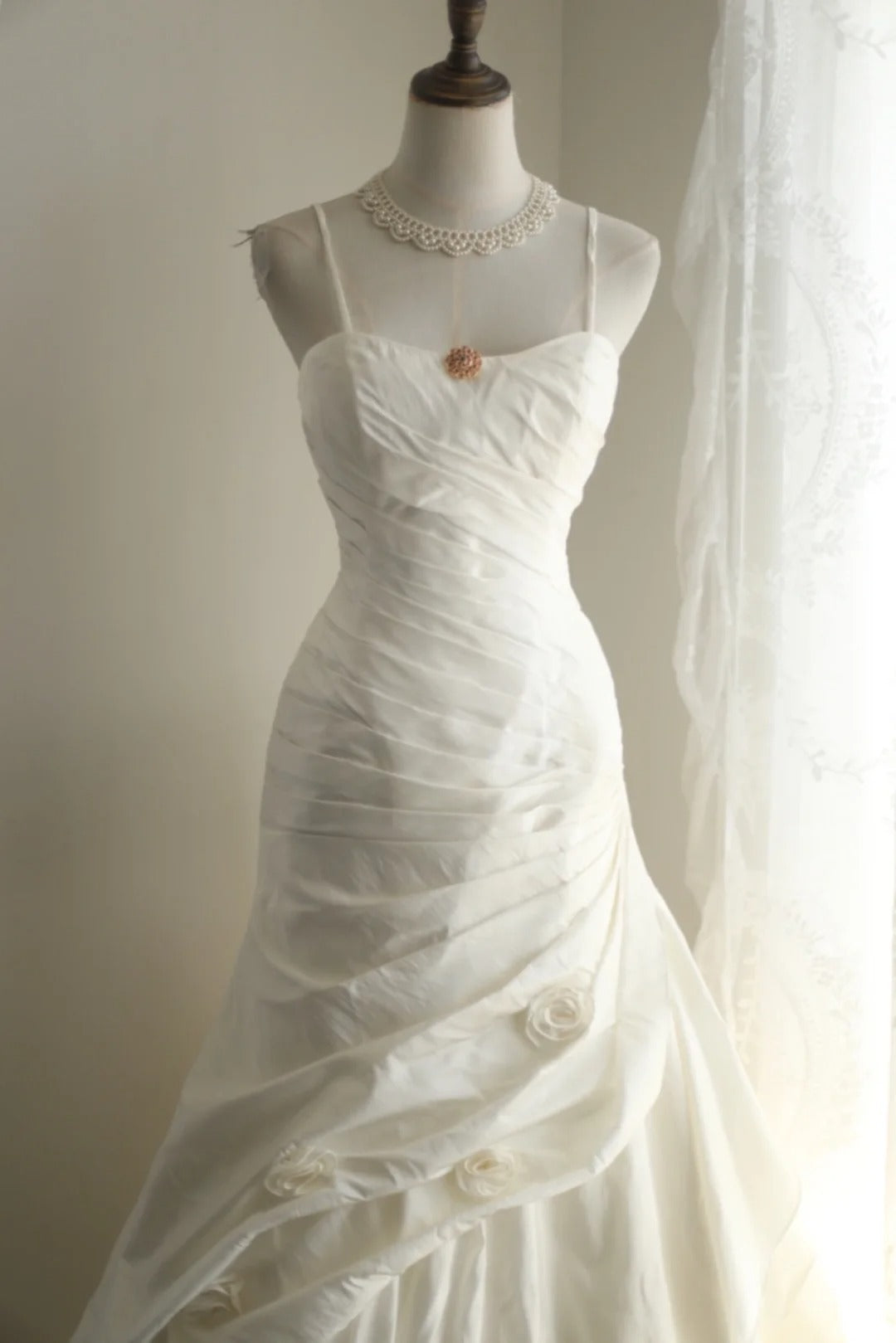 A Line White Wedding Dress Sleeveless Long Princess Evening Dress cg25939