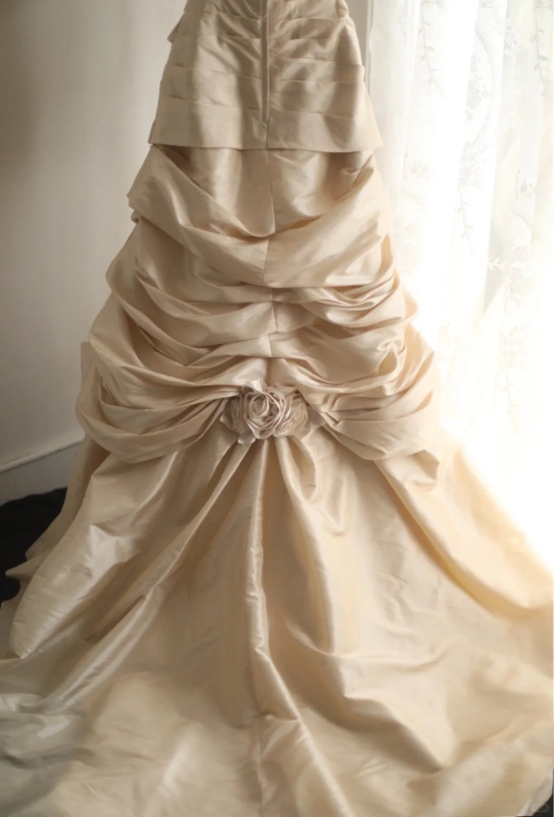A Line Champagne Wedding Dress Sleeveless Long Princess Evening Dress cg25941