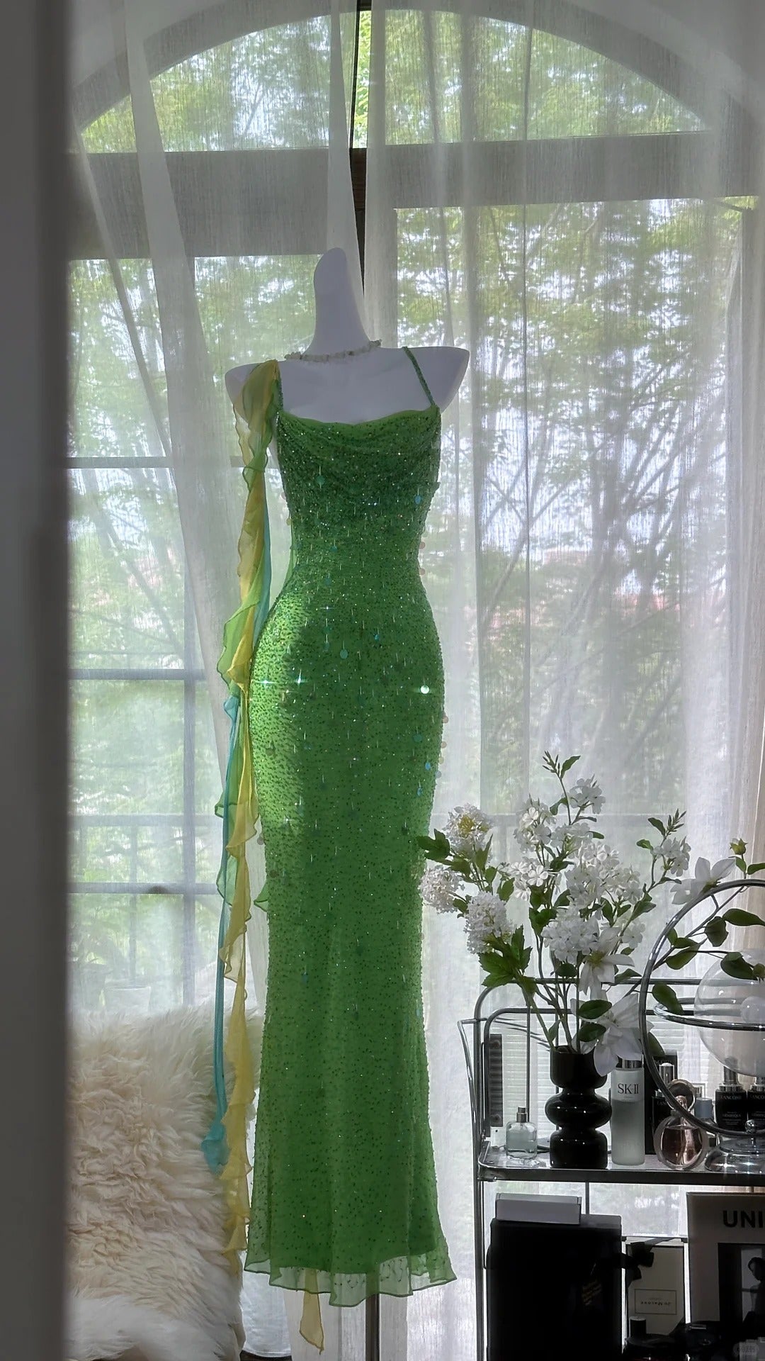 Vintage Evening Dresses, Green Sequin Mermaid Sleeveless Long Party Gowns cg25530