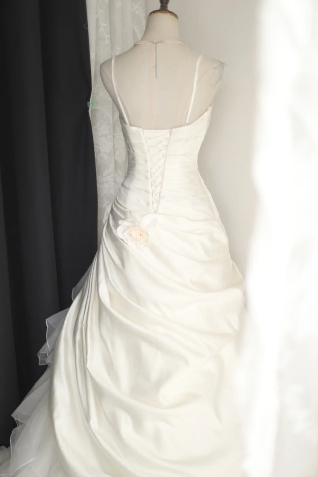 A Line White Wedding Dress Sleeveless Long Princess Evening Dress cg25940