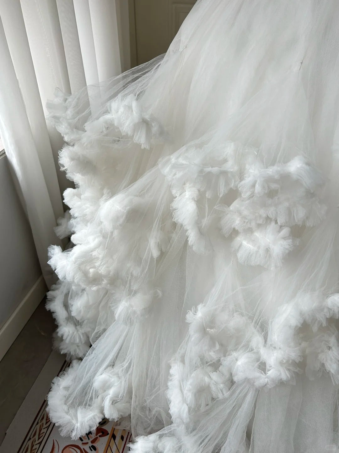 A Line White Tulle Strapless Wedding Dress Sleeveless Long Bridal Dress cg25992