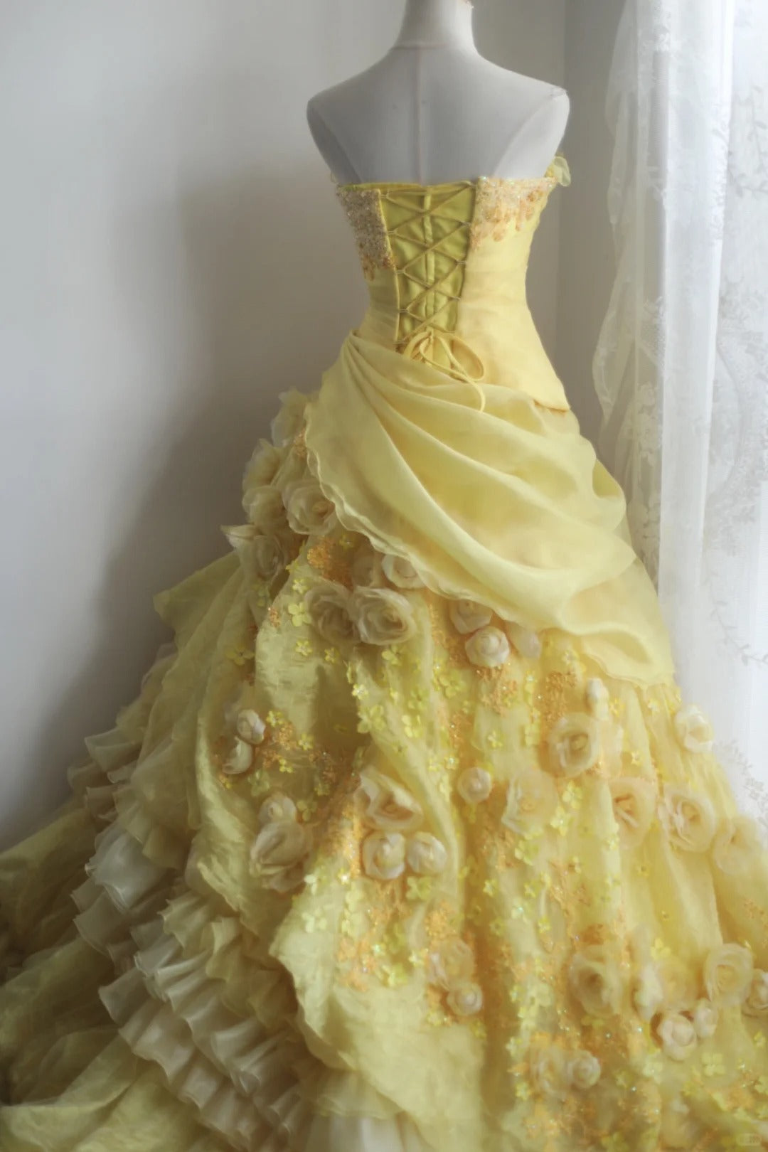 A Line Yellow 3D Flowers Wedding Dress Sleeveless Long Princess Evening Dress cg25936