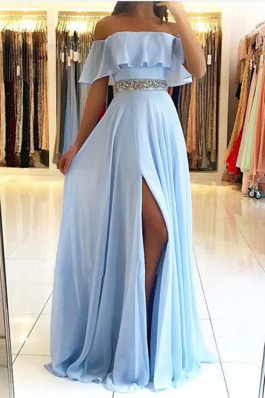 A-Linien-Ballkleid aus blauem Chiffon mit schulterfreiem Schnitt, Schlitz vorn und Perlengürtel, cg446