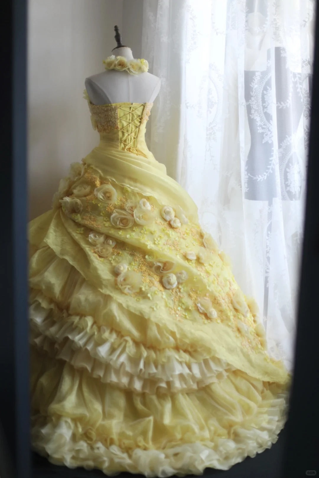 A Line Yellow 3D Flowers Wedding Dress Sleeveless Long Princess Evening Dress cg25936