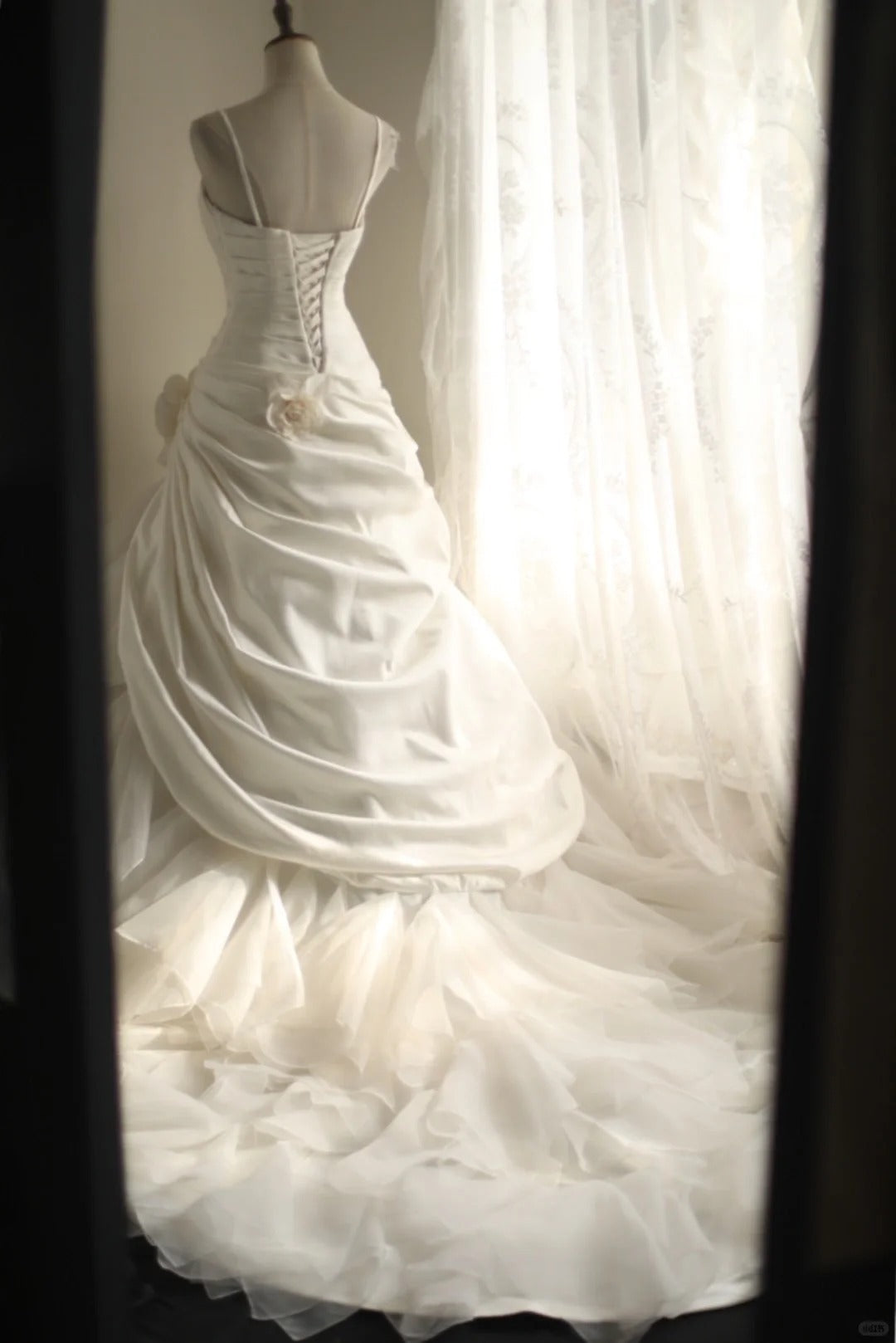 A Line White Wedding Dress Sleeveless Long Princess Evening Dress cg25940