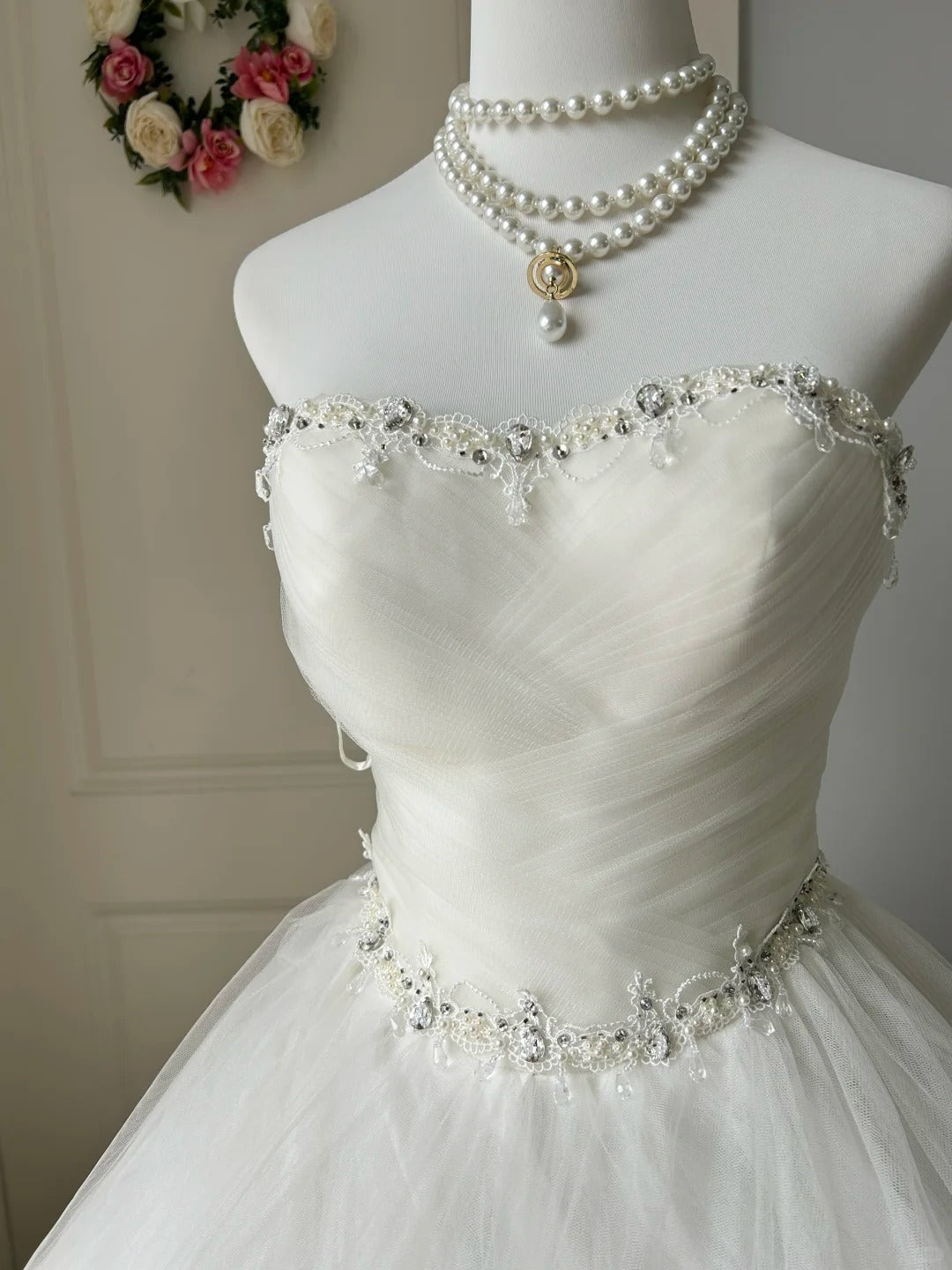 A Line White Tulle Strapless Wedding Dress Sleeveless Long Bridal Dress cg25992
