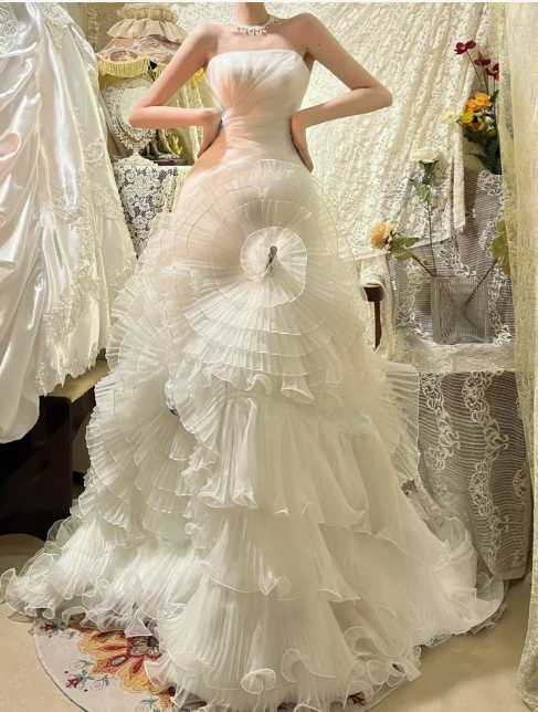 Sleeveless White Chiffon Wedding Dress Tiered Elegant Wedding Gowns cg26322