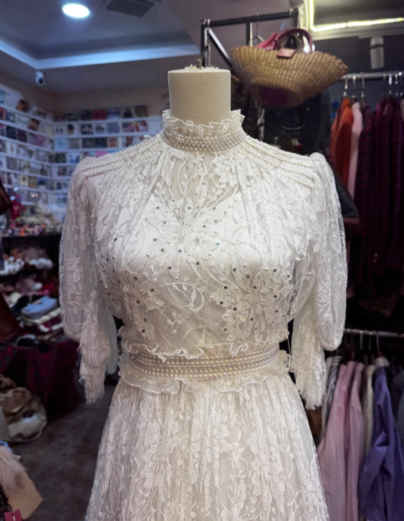 Modest Lace Wedding Dress A Line White Wedding Gowns cg26348