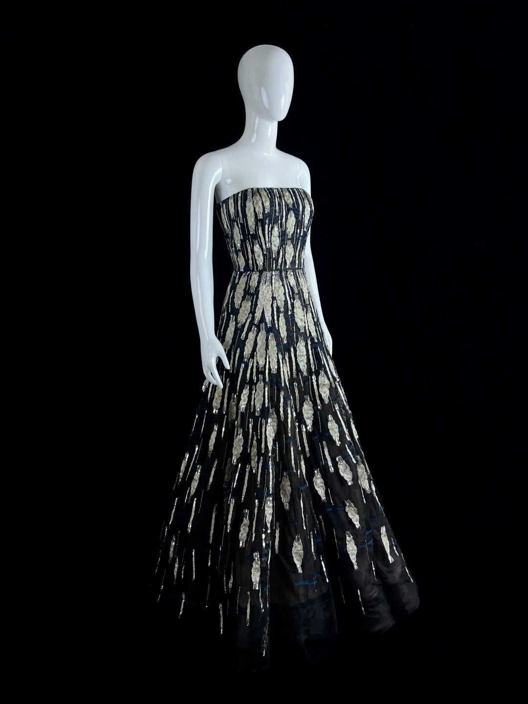 Lavendelfarbenes Tüllkleid mit V-Ausschnitt und Lagen, langes Sweet 16-Kleid, hellviolettes Ballkleid, Partykleid cg19681