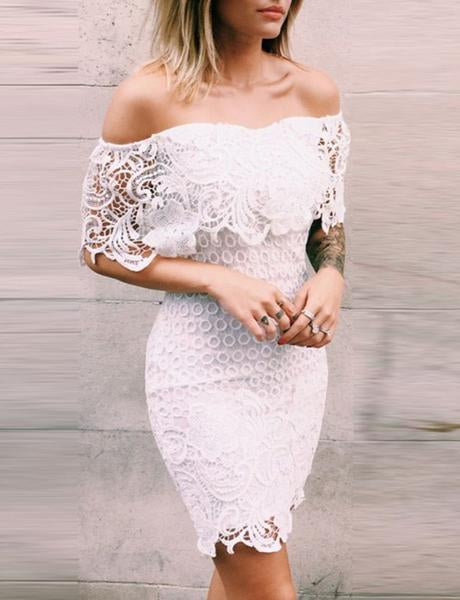 Trägerloses kurzes weißes Cocktailkleid aus Spitze mit Rüschen cg1056