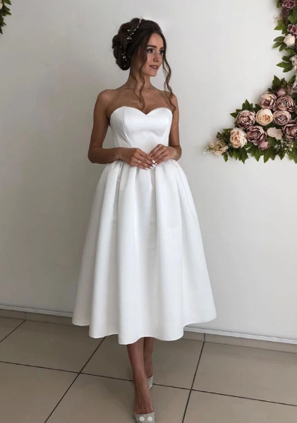 Schlichtes weißes Herz-Ausschnitt Satin kurzes Brautjungfernkleid weißes Ballkleid cg10789