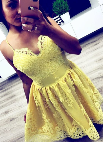 Gelbes kurzes Homecoming-Kleid aus Spitze, schlichtes kurzes Homecoming-Kleid cg1100