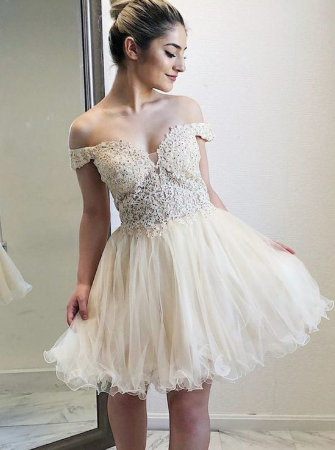 Schulterfreies, hell-champagnerfarbenes Homecoming-Kleid mit Perlenapplikationen cg1105