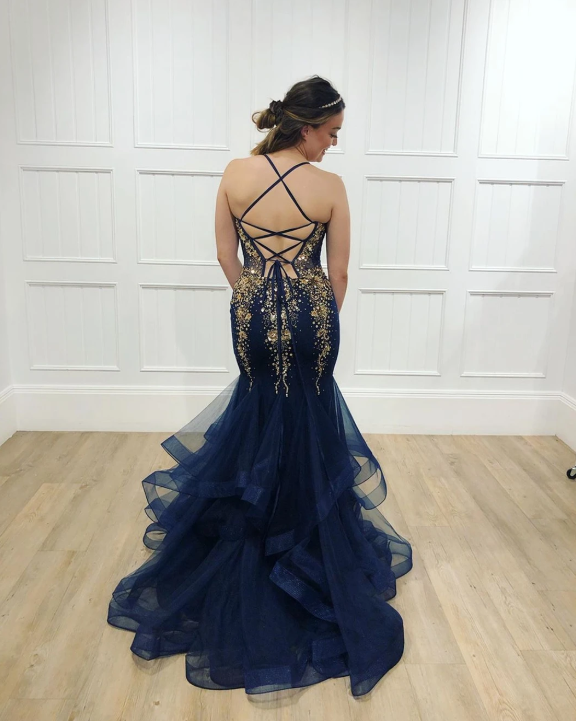 Marineblaues Tüll-Meerjungfrauen-Ballkleid mit Spaghettiträgern und goldenen Perlen cg11636