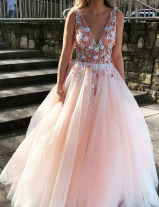 Sexy rückenfreies Ballkleid Perlenrosa Tüll V-Ausschnitt Applikationen Abschlusskleid cg1166