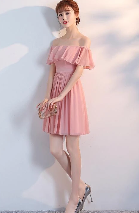 Schönes schulterfreies hellrosa kurzes Brautjungfernkleid, rosa Homecoming-Kleider cg11727