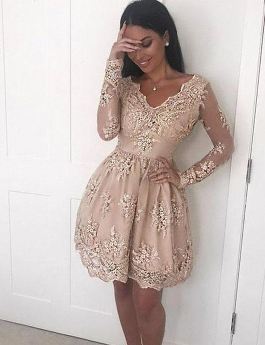 Champagner Kurzes Homecoming-Kleid mit V-Ausschnitt und Spitzenapplikationen, süßes Homecoming-Kleid cg12