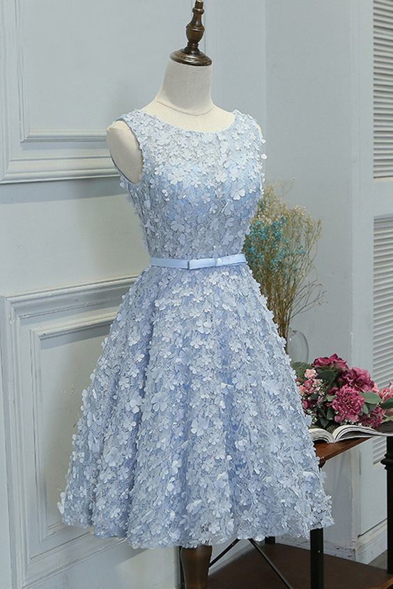 A-Line Boat Neck Knee-Length Blue Lace Homecoming Dress with Appliques cg12011