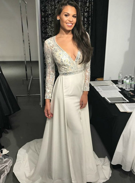 A-Linie, tiefer V-Ausschnitt, lange Ärmel, weißes Satin-Ballkleid mit Perlenbesatz, cg12883