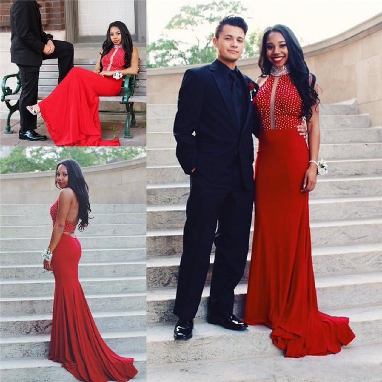 Rotes Neckholder-Ballkleid mit rückenfreiem, langem Meerjungfrau-Abschlussballkleid mit Perlen verziert in Übergröße cg12911