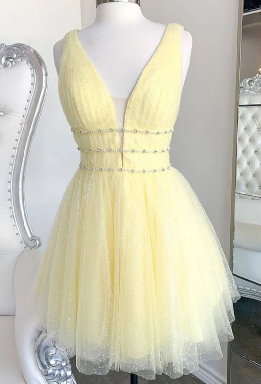 Gelbes kurzes Homecoming-Kleid mit V-Ausschnitt und Pailletten, cg12966