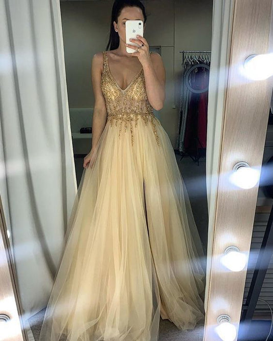 Champagner Tüll Ballkleid mit V-Ausschnitt, Perlenbesatz und Schlitz cg13216