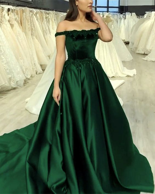 elegantes grünes Ballkleid mit Samtoberteil und Spitzenapplikationen cg13218