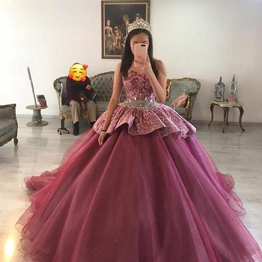 Satin Ballkleid Quinceanera Ballkleid 2021 Scoop Ärmellos Glänzende Spitze Applique Mädchen Fünfzehn Geburtstag Party Kleid Abendkleider cg13226