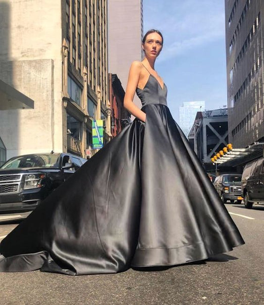 Schlichtes Satin A-Linien-Ballkleid mit Trägern cg13379