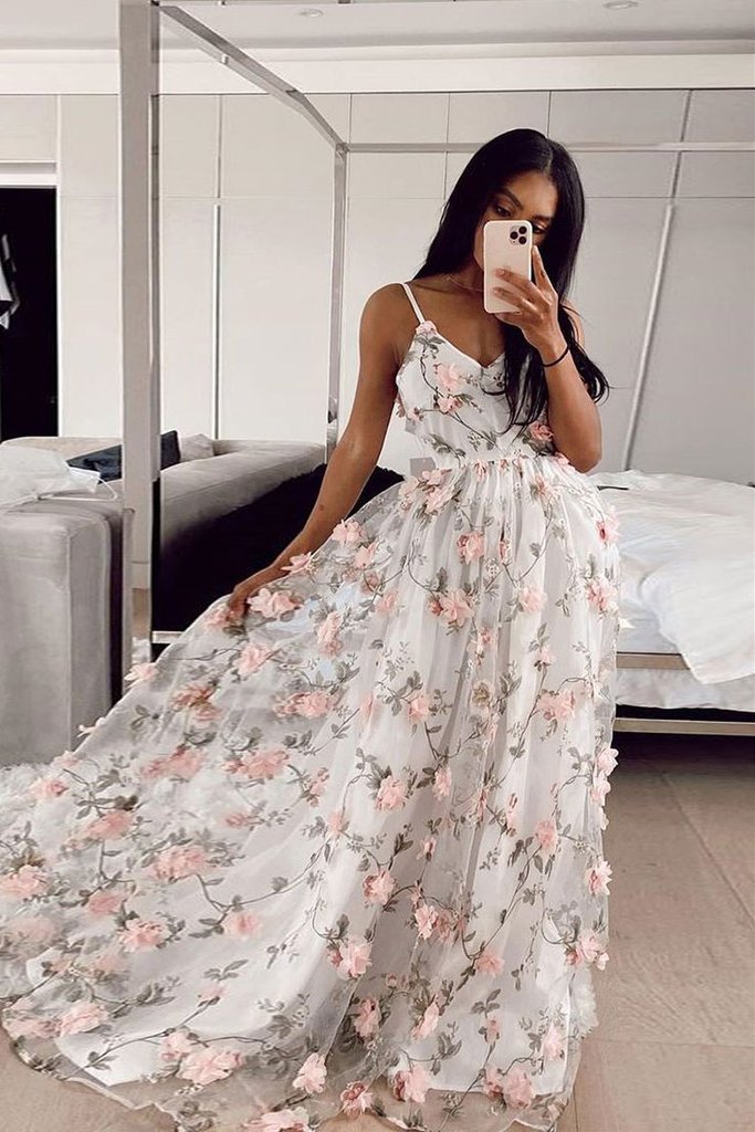 Weißes langes Ballkleid mit V-Ausschnitt, Tüll und Spitzenapplikationen, weißes Abendkleid, cg13931