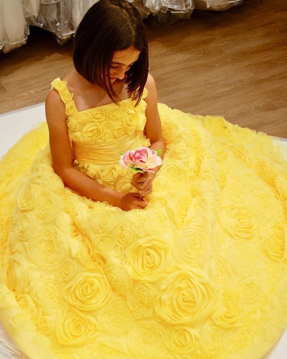 Gelbes Ballkleid mit 3D-Blumenspitze und quadratischem Ausschnitt, cg13574