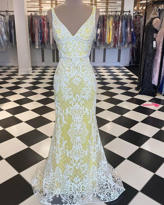 Meerjungfrau-Ballkleid mit V-Ausschnitt und weißer und gelber Spitze, cg13576