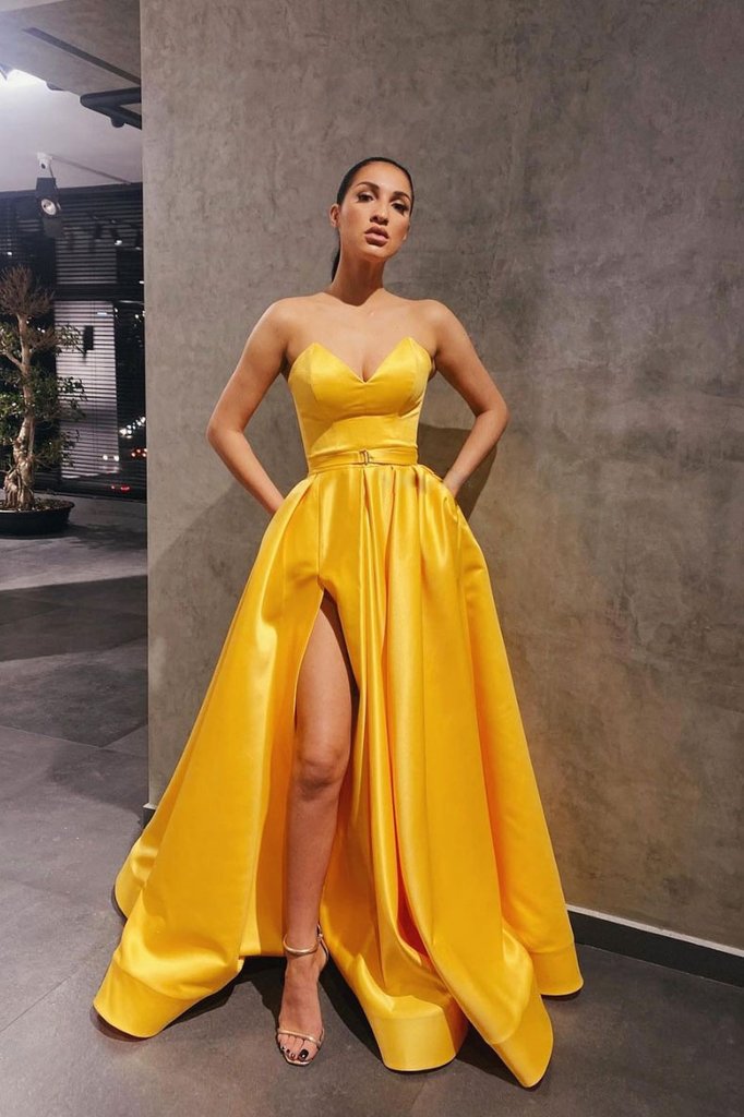 Langes gelbes Satin-Ballkleid, schlichtes gelbes Brautjungfernkleid, cg13640