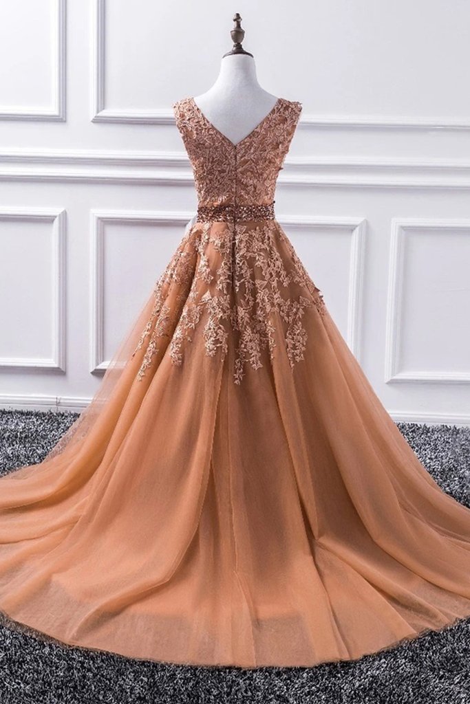 Wunderschönes langes Ballkleid mit V-Ausschnitt und Spitze in Champagner, formelles Abendkleid mit Spitze in Champagner cg14702