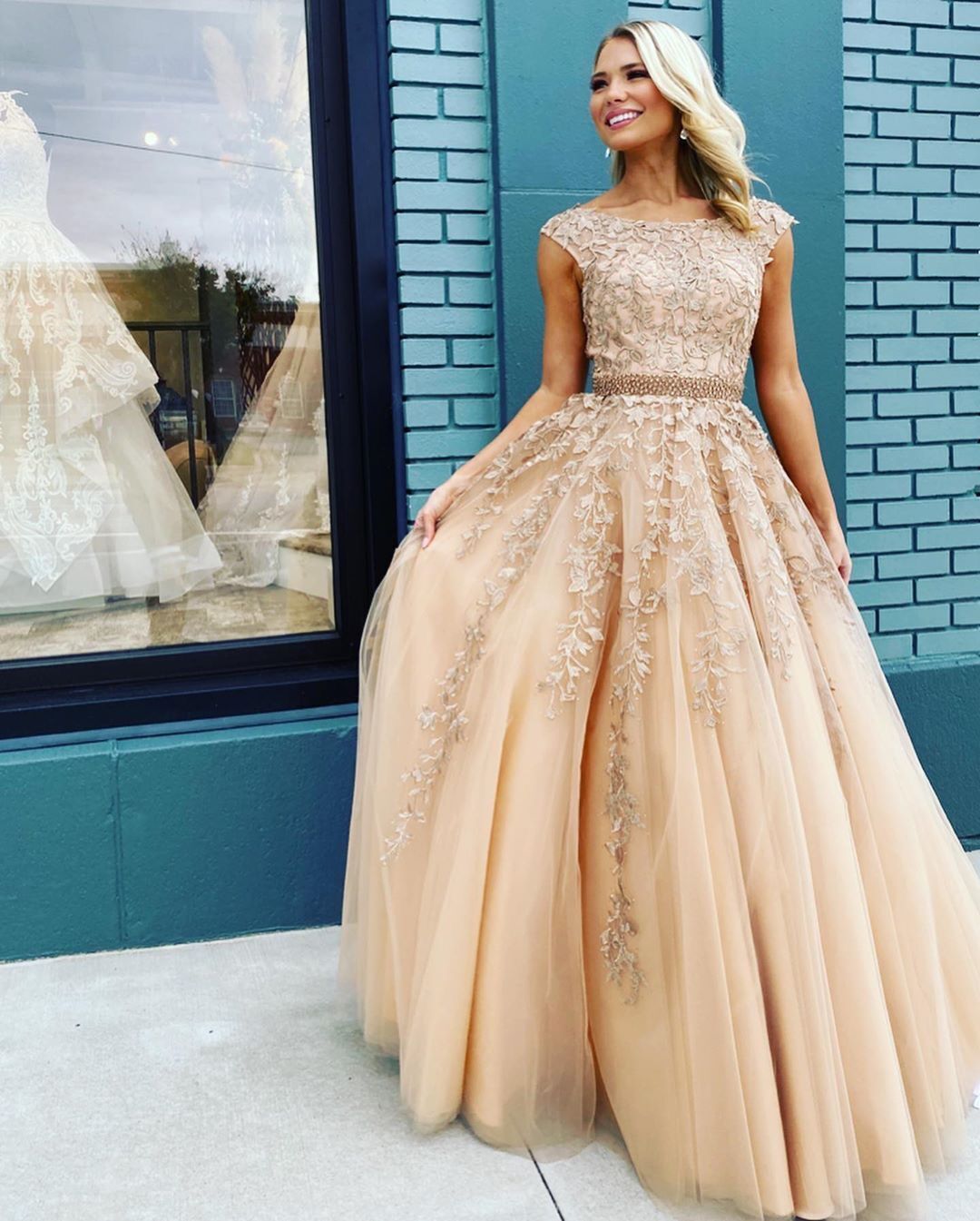 Beautiful A Line Round Neck Champagne Long Prom/Evening Dress Appliques cg14760
