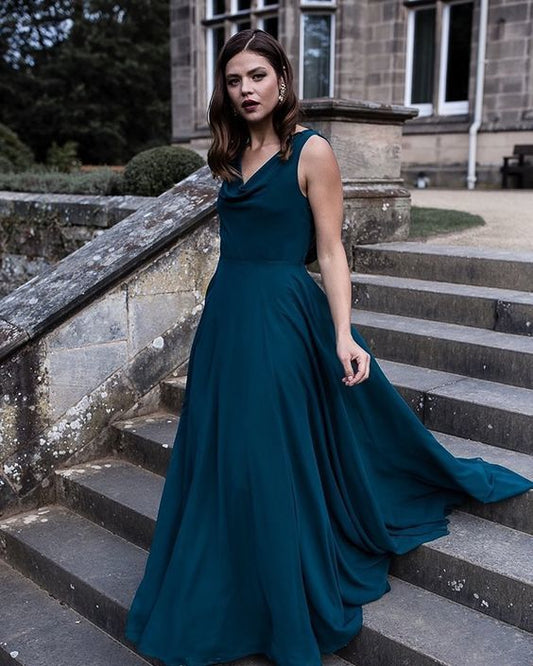 Einfaches Chiffon-A-Linien-Brautjungfernkleid mit Wasserfallausschnitt, Ballkleid cg15016