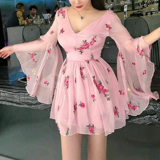 Chiffonkleid mit Blumendruck und ausgestellten Ärmeln und Plissee, billiges Homecoming-Kleid cg158