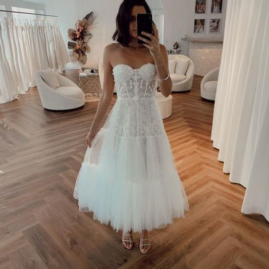 kurze Brautkleider 2021 Spitzenapplikation Herzausschnitt Teelänge schlichtes günstiges Ballkleid cg16629