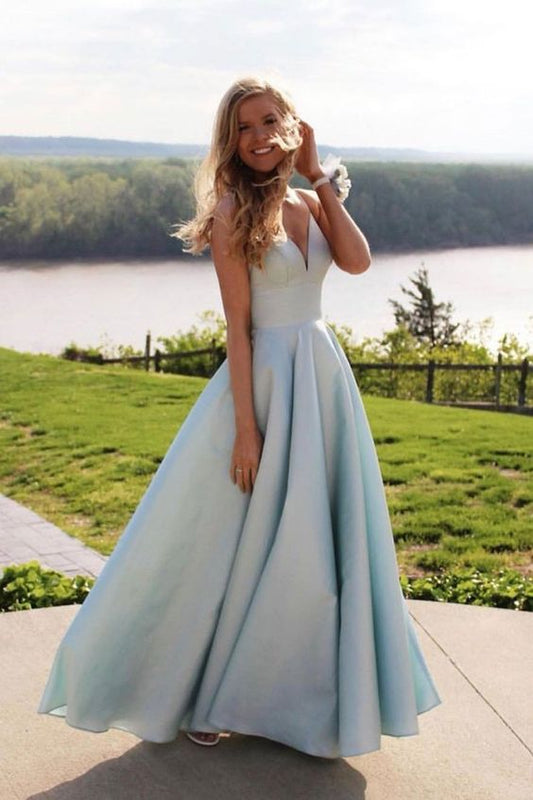 Schlichtes, blaues, langes Ballkleid mit Herzausschnitt. Blaues Abendkleid cg1697