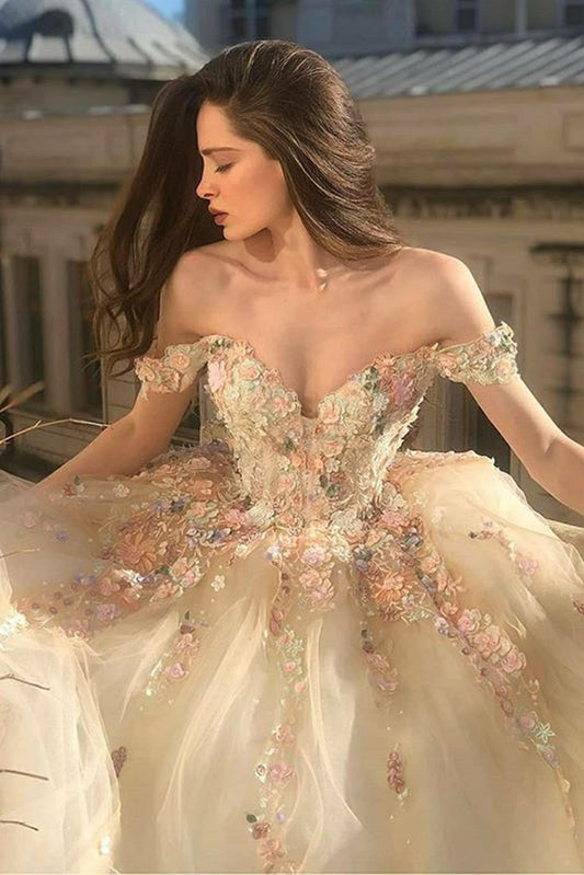 Wunderschönes schulterfreies Champagner-Ballkleid mit Spitzenblumenmuster cg17990