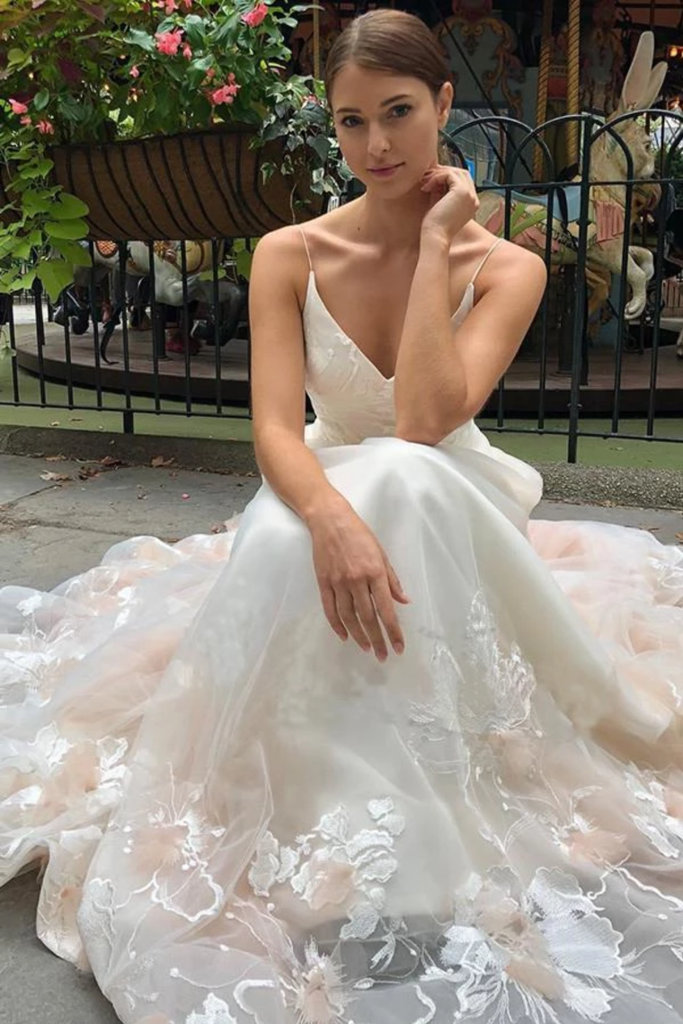 Tulle V Neck Embroidery Long Spaghetti Straps Prom Dresses cg19094