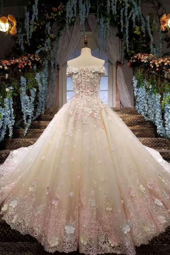 Wunderschöne Brautkleider Lace Up Off The Shoulder mit Applikationen und handgefertigten Blumen Ballkleid cg20103