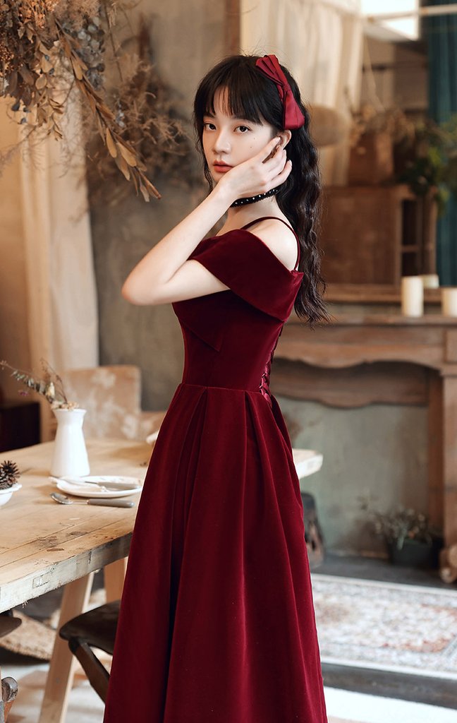 Weinrotes schulterfreies langes Abendkleid aus Samt, dunkelrotes Partykleid, formelles Kleid, Abschlussballkleid cg20185