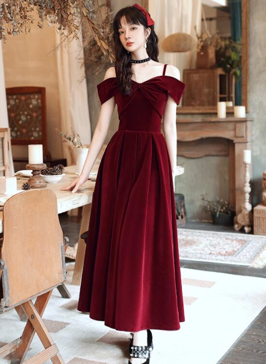 Weinrotes schulterfreies langes Abendkleid aus Samt, dunkelrotes Partykleid, formelles Kleid, Abschlussballkleid cg20185