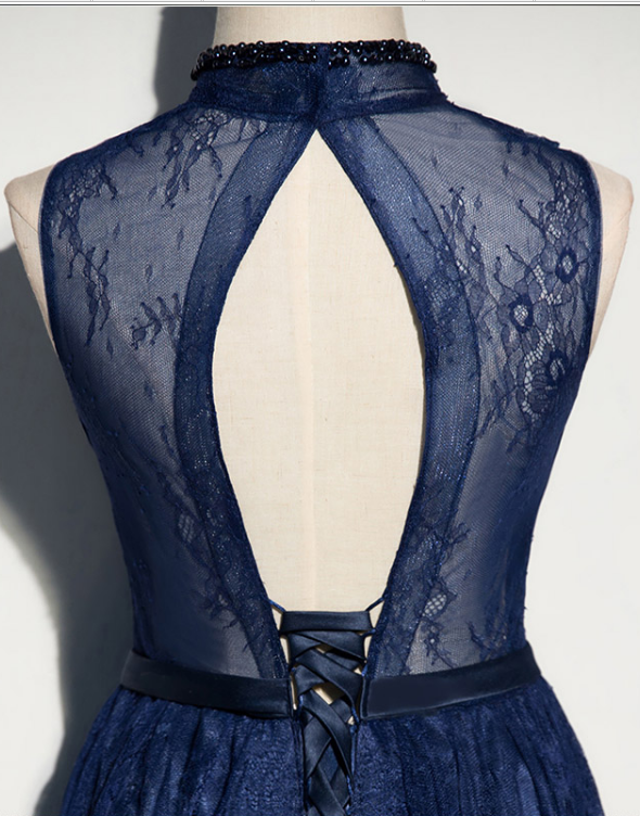 Marineblaues Abendkleid aus Spitze mit V-Ausschnitt und offenem Rücken, blaues bodenlanges Partykleid, Ballkleid cg20186