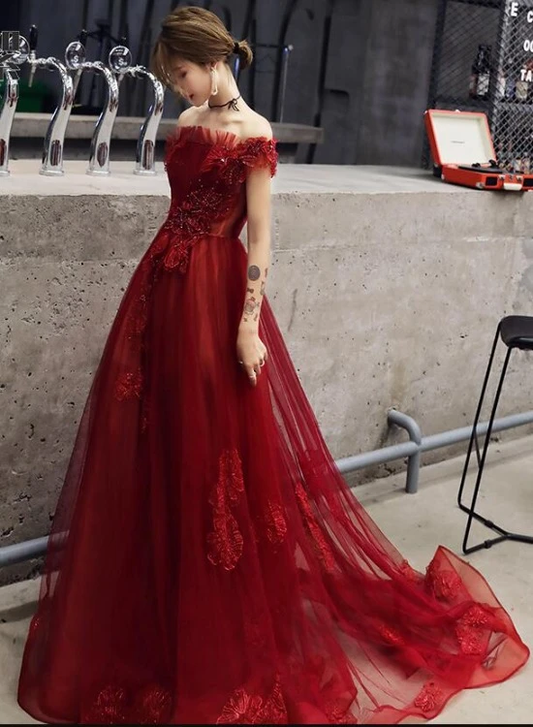 Weinrotes Tüll mit Perlen und Spitze, schulterfreies Abendkleid, weinrotes Ballkleid cg20524