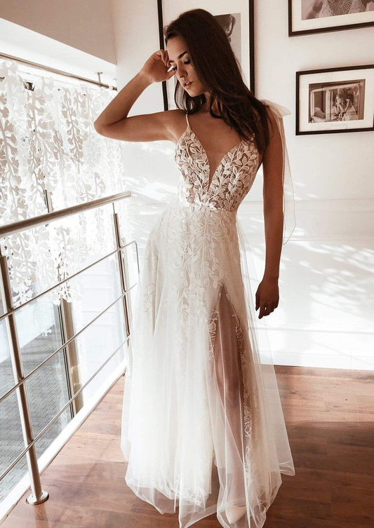 2021 A-Linien-Ballkleid aus Spitze mit V-Ausschnitt und Schlitz cg20700