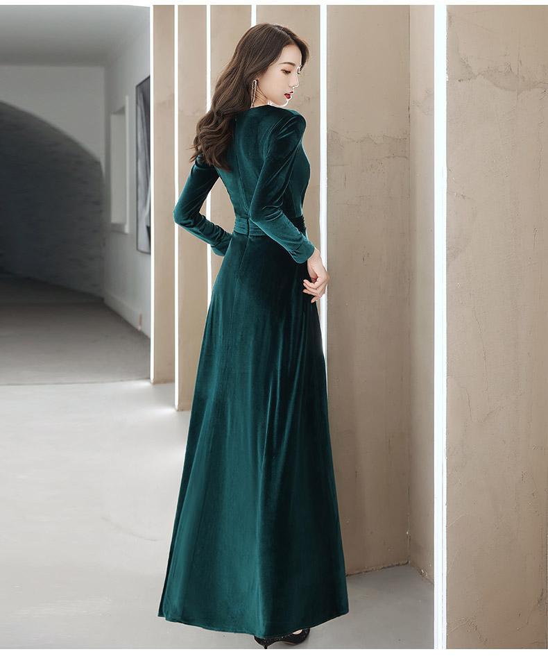 Elegantes Ballkleid aus Samt mit langen Ärmeln und V-Ausschnitt. Brautjungfernkleid aus Samt, Partykleid cg21074