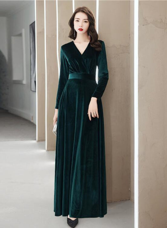Elegantes Ballkleid aus Samt mit langen Ärmeln und V-Ausschnitt. Brautjungfernkleid aus Samt, Partykleid cg21074
